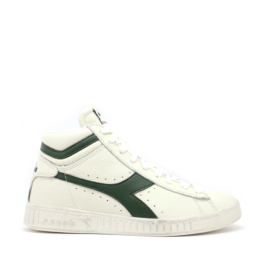 A store diadora sneakers